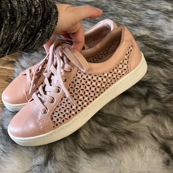 Aldo pink sparkling sneakers! Size 6 - Picture 2 of 7